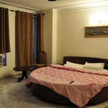 Hotel Royal Palace New Delhi Exterior photo