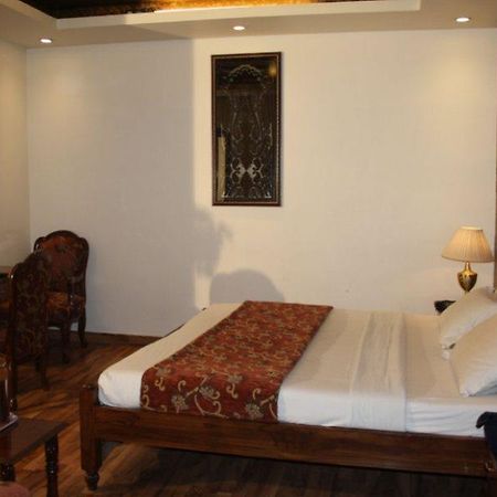 Hotel Royal Palace New Delhi Exterior photo