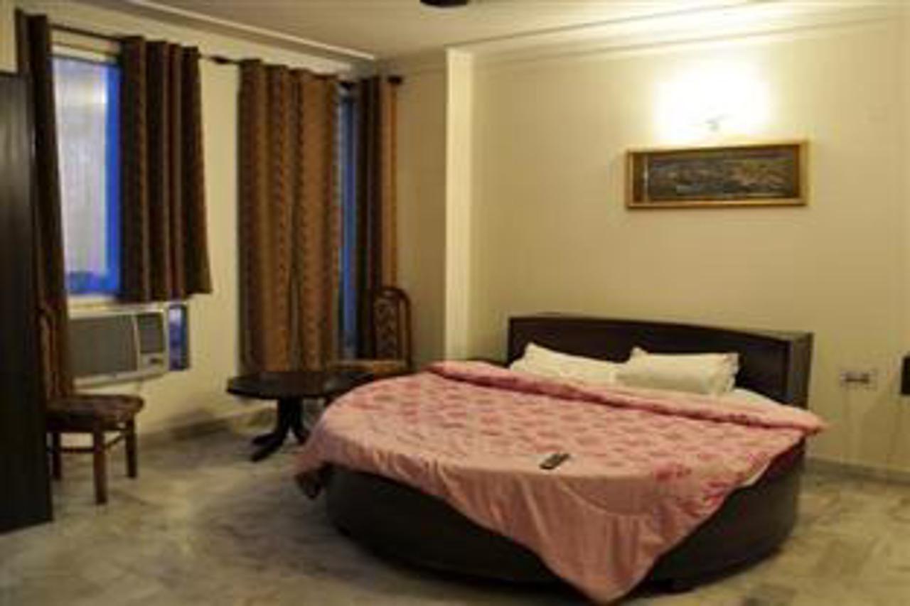 Hotel Royal Palace New Delhi Exterior photo